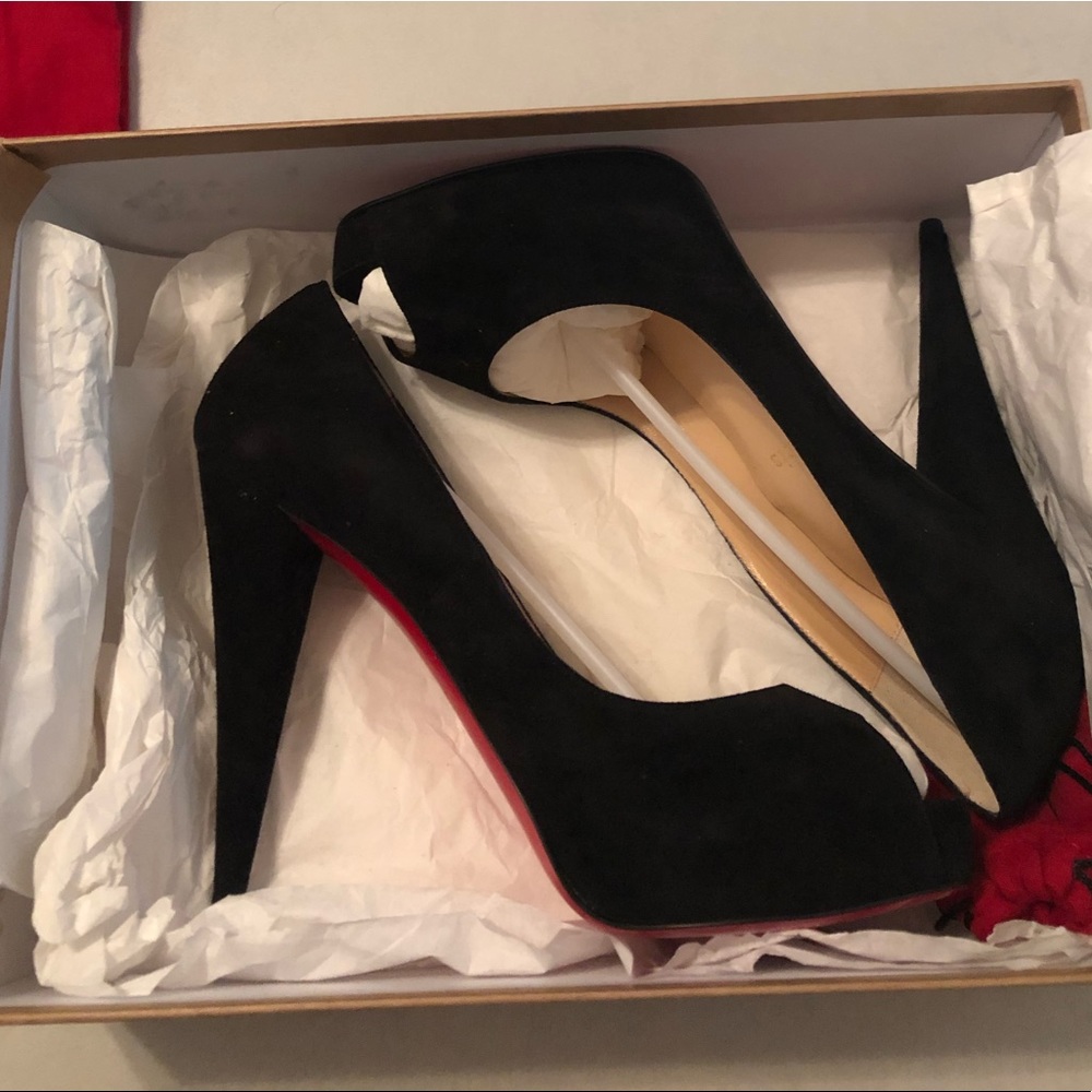 *BRAND NEW* Christian Louboutin Very Conic Pumps